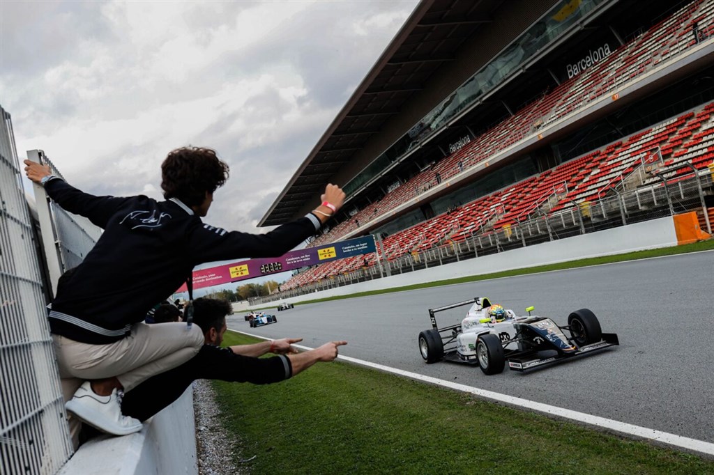 Sebastian Øgaard sikrer andenpladsen i spansk Formel 4.
(Foto: F4 Spain)